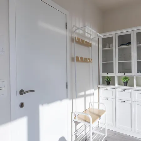 Modern, Renovated With Open Views 아파트 미들케르케