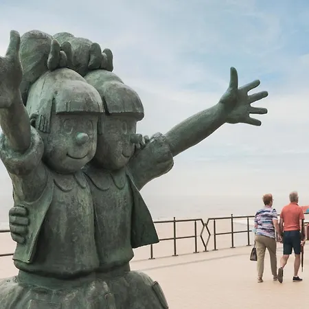 아파트 Modern, Renovated With Open Views