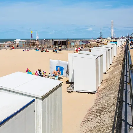 Modern, Renovated With Open Views 미들케르케